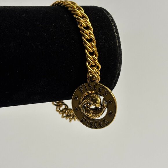 Charm Bracelet Pisces Zodiac Gold Tone Chunky Chain Intricate Fish Medallion Y2K - Picture 1 of 9